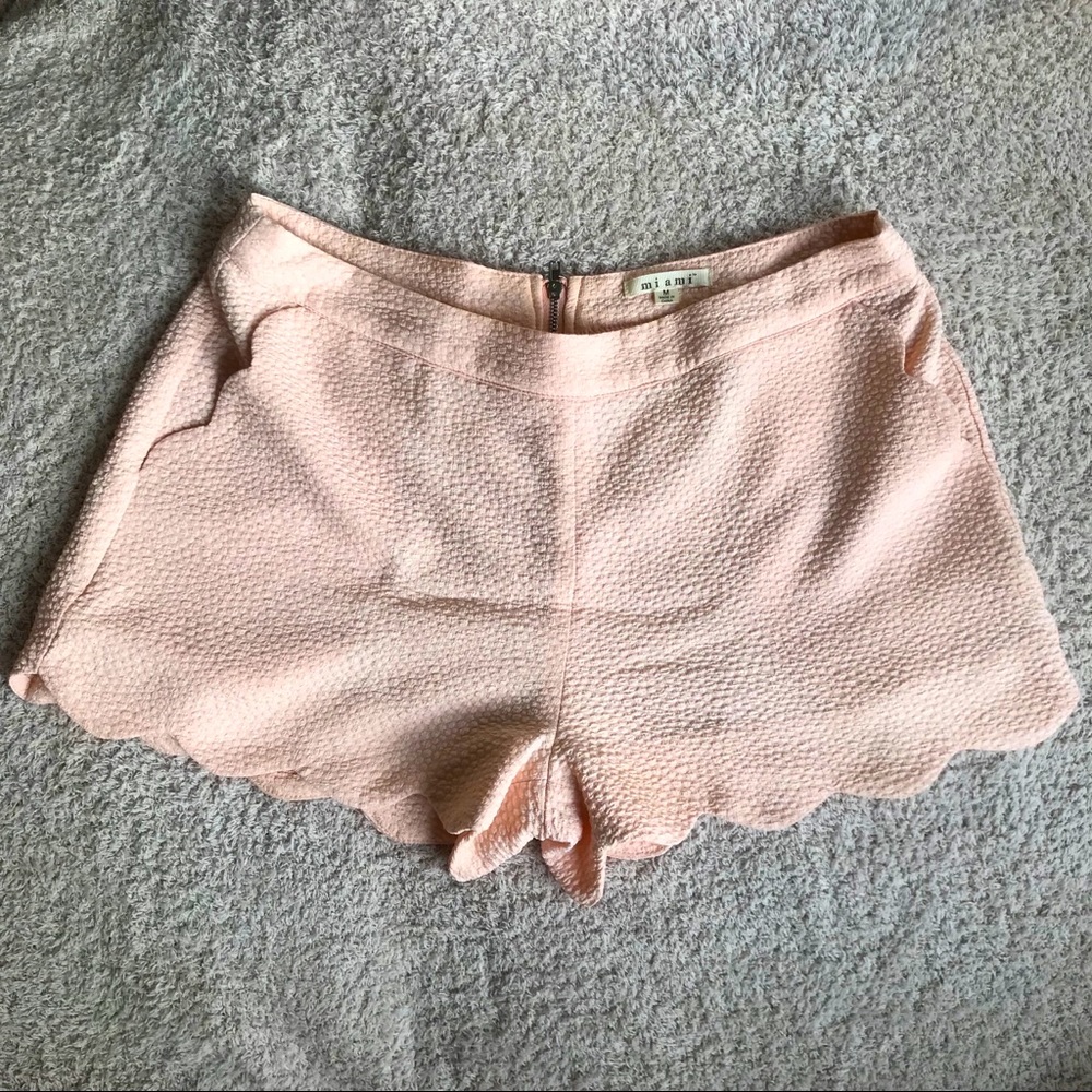 Francesca’s Miami Pastel Blush Pink Textured Scalloped Shorts, size Medium
